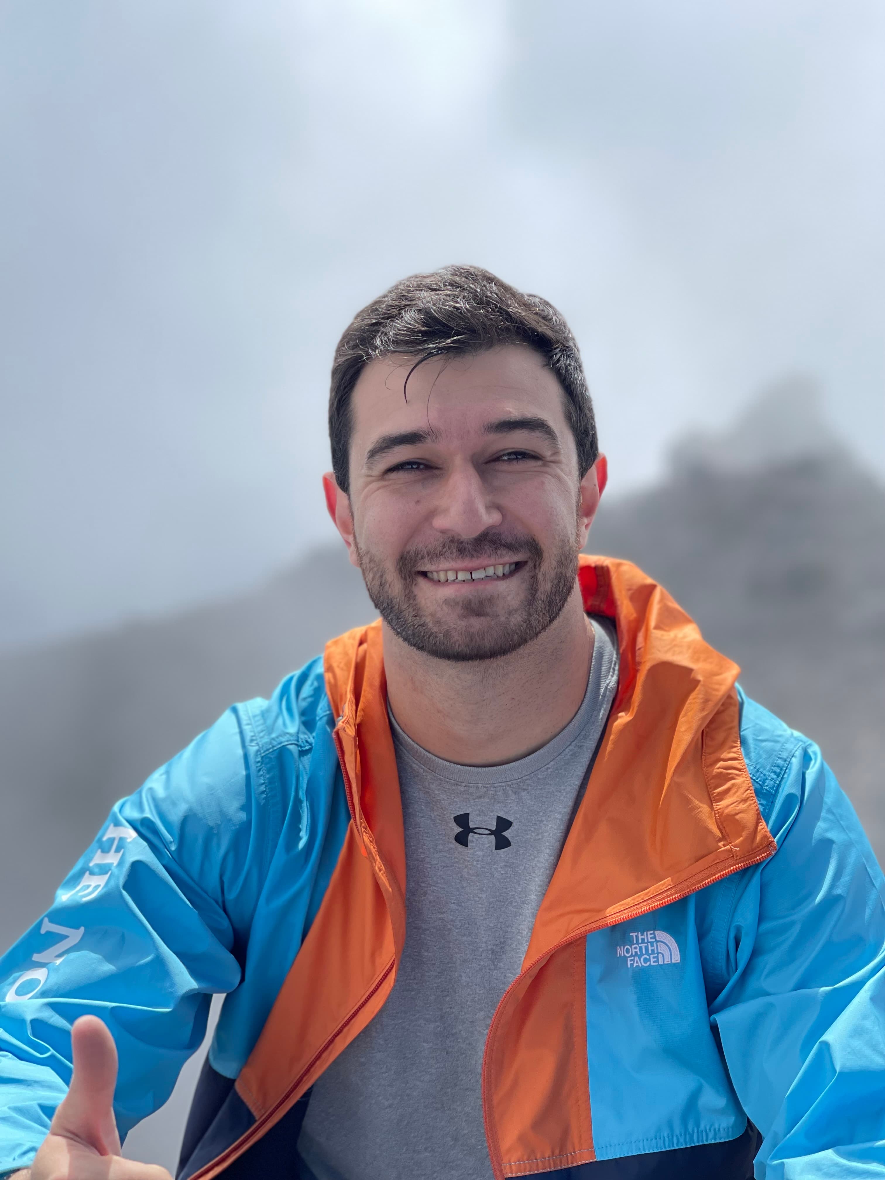 Persona en fondo-blanco 